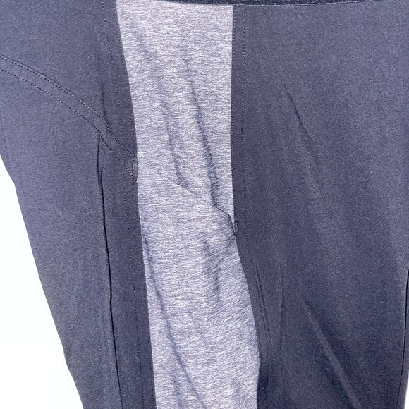Lululemon Black leggings with grey stripe down the side, size 4 - Picture 6 of 6